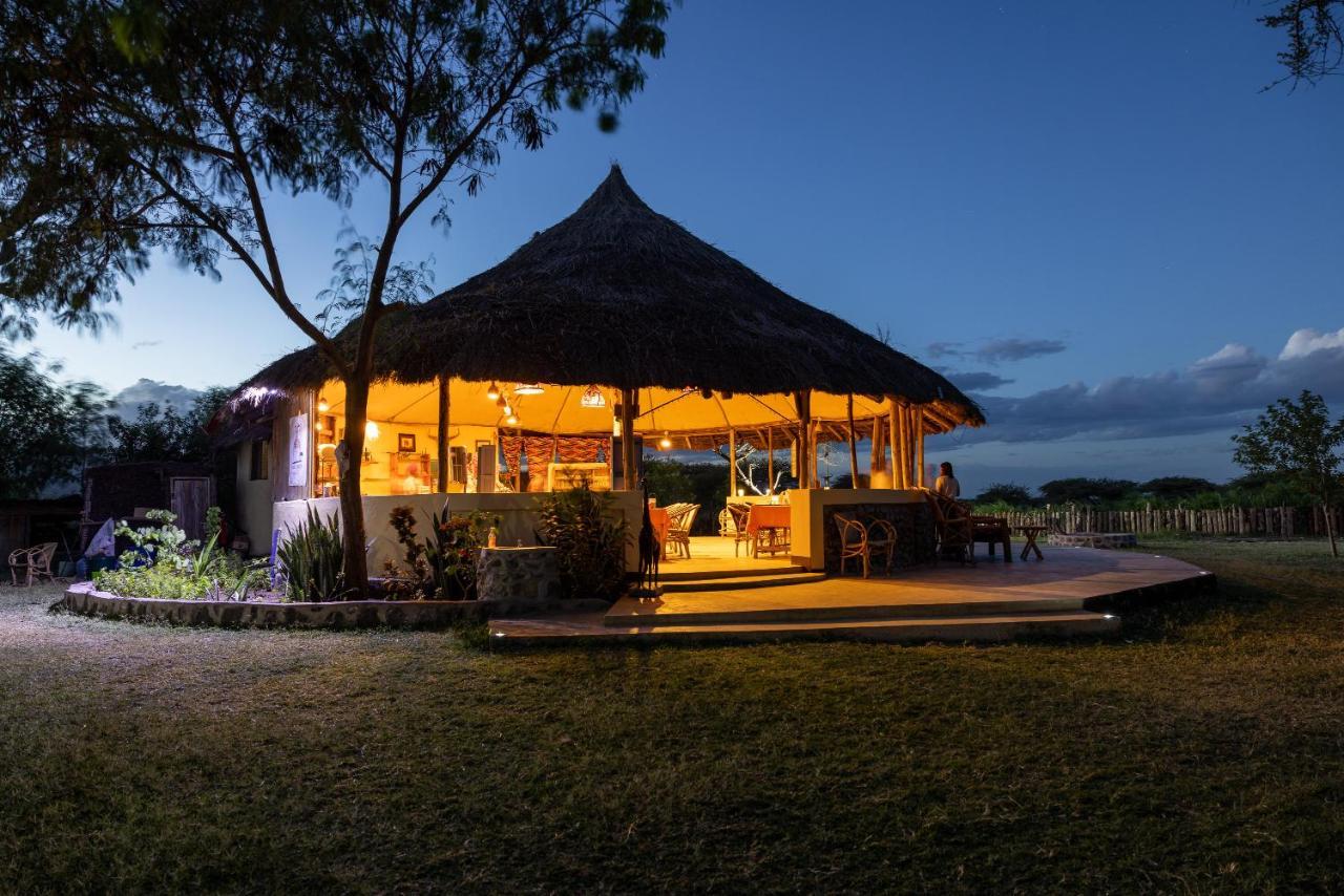 Lake Natron Maasai Giraffe Eco Lodge And Camping Mtowabaga Exterior photo