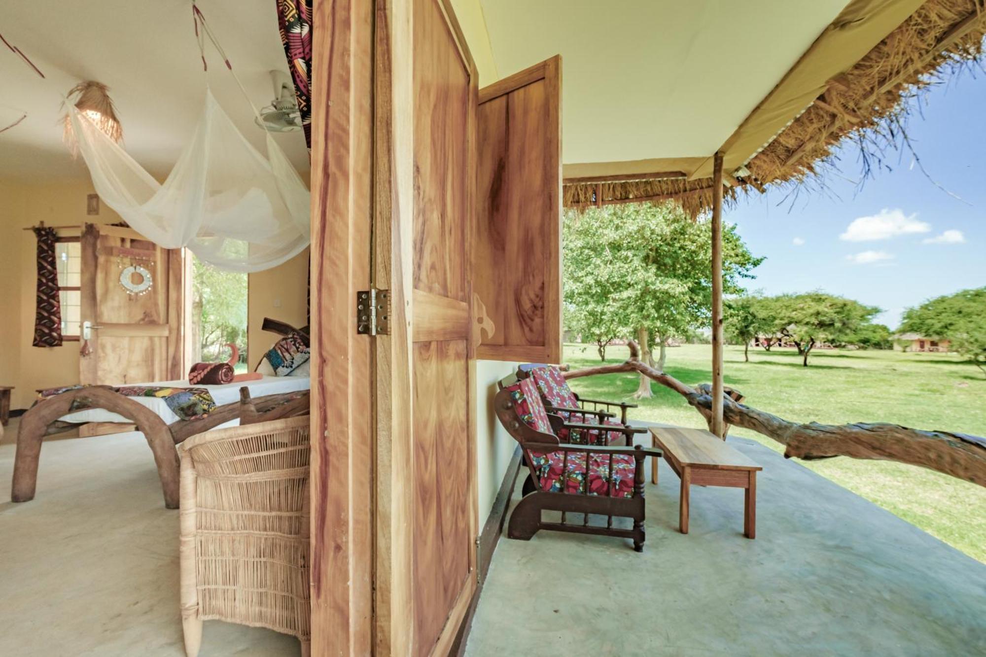 Lake Natron Maasai Giraffe Eco Lodge And Camping Mtowabaga Exterior photo