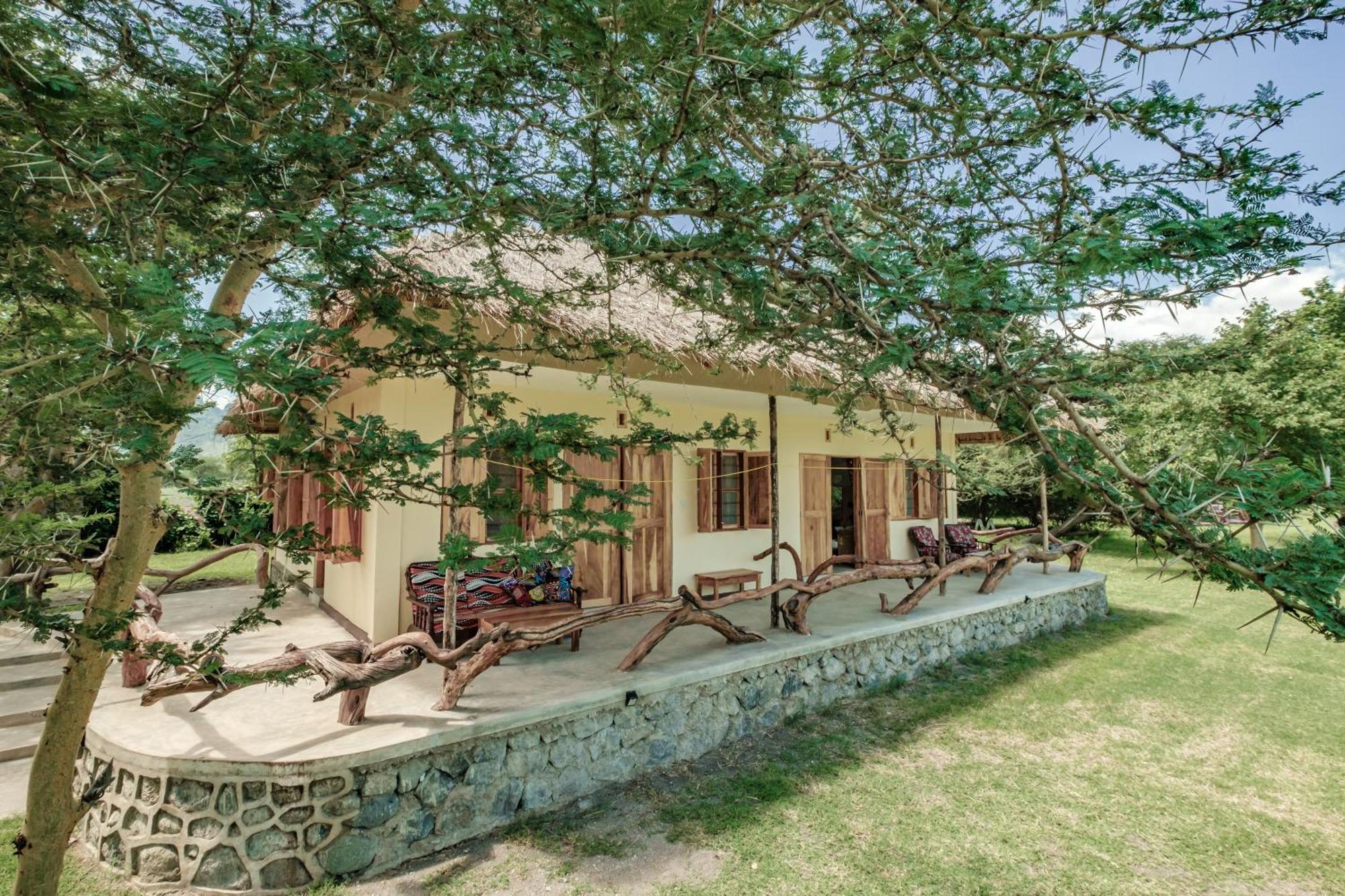 Lake Natron Maasai Giraffe Eco Lodge And Camping Mtowabaga Exterior photo